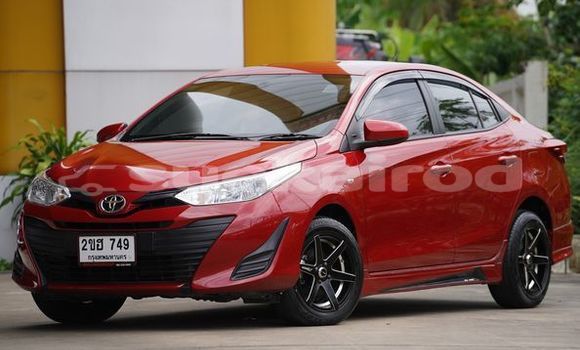 ซื้อ รถมือสอง Toyota Yaris สีแดง รถยนต์ ใน %{เมือง} ใน กรุงเทพมหานคร