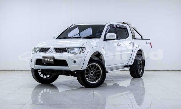 ซื้อ รถมือสอง Mitsubishi Triton ขาว รถยนต์ ใน %{เมือง} ใน สมุทรสาคร