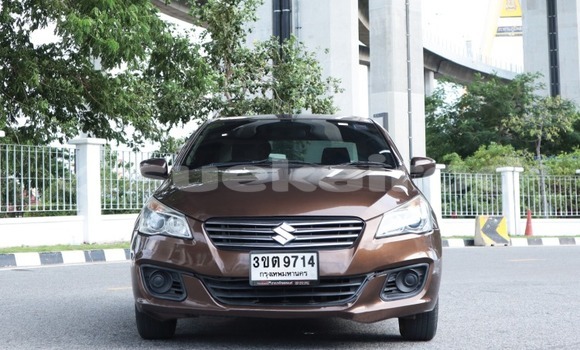 ซื้อ รถมือสอง Suzuki Ciaz สีน้ำตาล รถยนต์ ใน %{เมือง} ใน กรุงเทพมหานคร