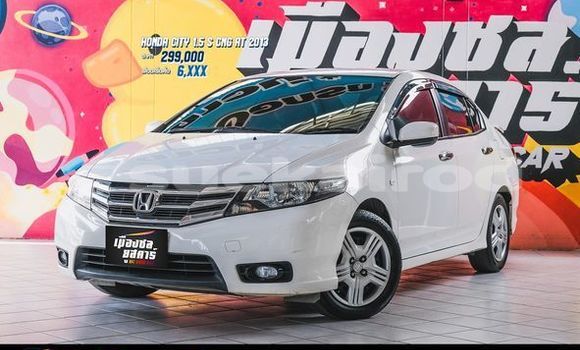 ซื้อ รถมือสอง Honda City ขาว รถยนต์ ใน %{เมือง} ใน กรุงเทพมหานคร
