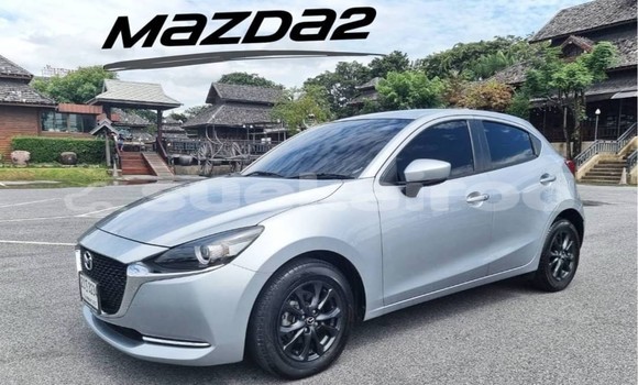 ซื้อ รถมือสอง Mazda Mazda 2 เงิน รถยนต์ ใน %{เมือง} ใน กรุงเทพมหานคร