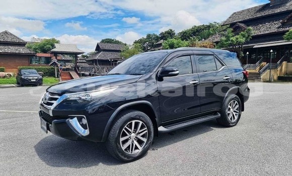 ซื้อ รถมือสอง Toyota Fortuner สีดำ รถยนต์ ใน %{เมือง} ใน กรุงเทพมหานคร