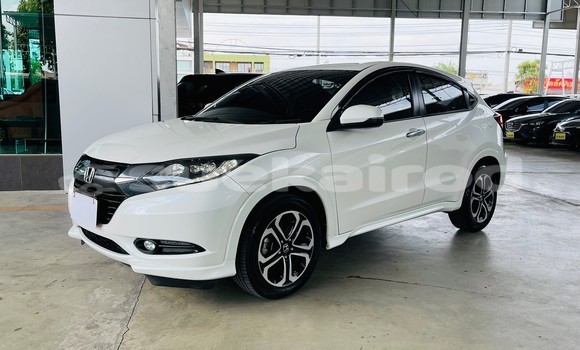 ซื้อ รถมือสอง Honda HR–V ขาว รถยนต์ ใน %{เมือง} ใน กรุงเทพมหานคร