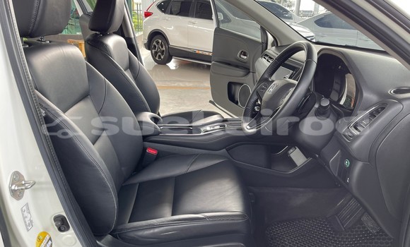 Buy Used Honda HR–V White Car in Bangkok in Bangkok Buy Used Honda HR–V White Car in Bangkok in Bangkok