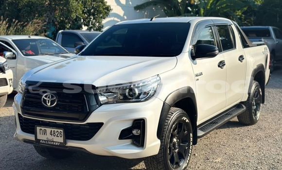 Buy Used Toyota Hiluxe Revo White Car in Bangkok in Bangkok