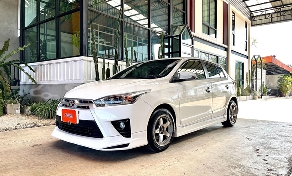 ซื้อ รถมือสอง Toyota Yaris ขาว รถยนต์ ใน %{เมือง} ใน อุดรธานี