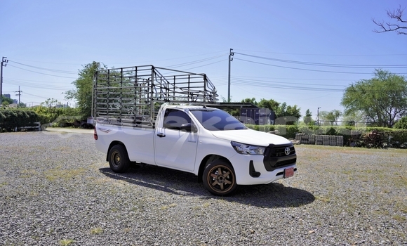 ซื้อ รถมือสอง Toyota Hiluxe Revo ขาว รถยนต์ ใน %{เมือง} ใน กรุงเทพมหานคร