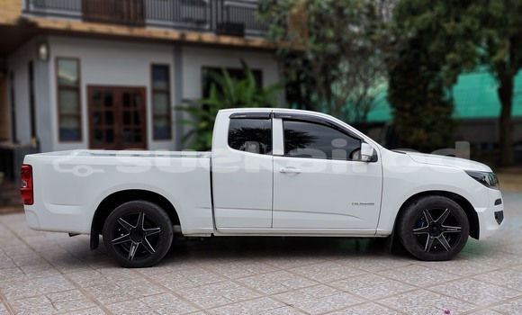 Buy Used Chevrolet Colorado White Car in Bangkok in Bangkok Buy Used Chevrolet Colorado White Car in Bangkok in Bangkok