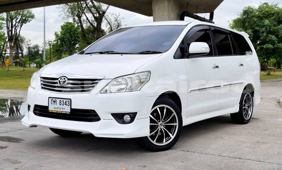 Buy Used Toyota Innova White Car in Bangkok in Bangkok