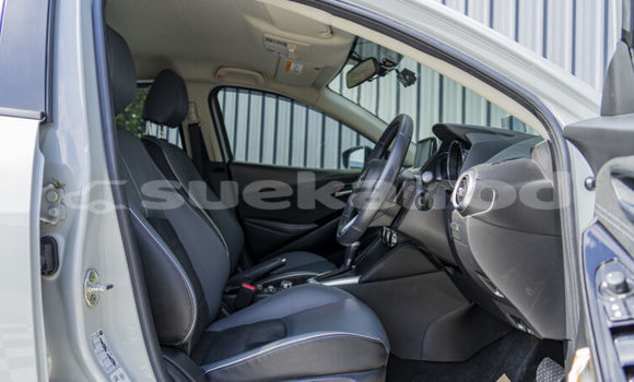 ซื้อ รถมือสอง Mazda 2 ขาว รถยนต์ ใน %{เมือง} ใน ปทุมธานี ซื้อ รถมือสอง Mazda 2 ขาว รถยนต์ ใน %{เมือง} ใน ปทุมธานี