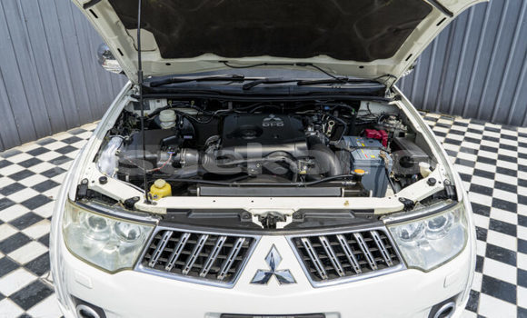 ซื้อ รถมือสอง Mitsubishi Pajero Sport ขาว รถยนต์ ใน %{เมือง} ใน ปทุมธานี ซื้อ รถมือสอง Mitsubishi Pajero Sport ขาว รถยนต์ ใน %{เมือง} ใน ปทุมธานี