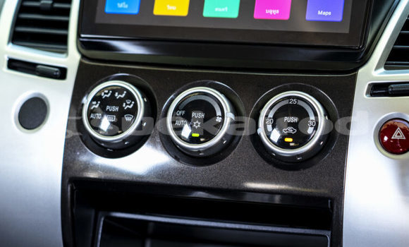 ซื้อ รถมือสอง Mitsubishi Pajero Sport ขาว รถยนต์ ใน %{เมือง} ใน ปทุมธานี ซื้อ รถมือสอง Mitsubishi Pajero Sport ขาว รถยนต์ ใน %{เมือง} ใน ปทุมธานี