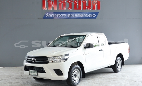 Buy Used Toyota Hiluxe Revo White Car in Bangkok in Bangkok
