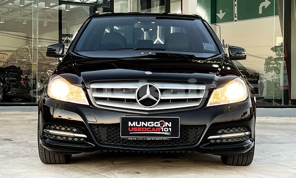 ซื้อ รถมือสอง Mercedes-Benz C-Classe สีดำ รถยนต์ ใน %{เมือง} ใน ร้อยเอ็ด