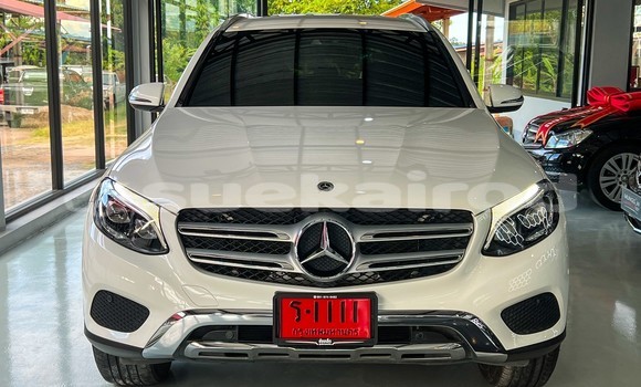 ซื้อ รถมือสอง Mercedes-Benz GLC 250D ขาว รถยนต์ ใน %{เมือง} ใน ร้อยเอ็ด