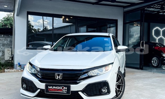 Buy Used Honda Civic White Car in Roi Et in Roi Et