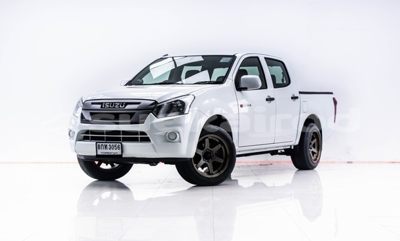 Buy Used Isuzu D-max Hi-Lander 4 dr White Car in Bangkok in Bangkok