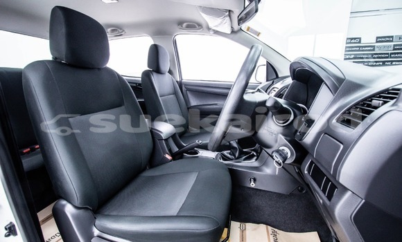 Buy Used Isuzu D-max Hi-Lander 4 dr White Car in Bangkok in Bangkok Buy Used Isuzu D-max Hi-Lander 4 dr White Car in Bangkok in Bangkok