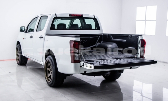 Buy Used Isuzu D-max Hi-Lander 4 dr White Car in Bangkok in Bangkok Buy Used Isuzu D-max Hi-Lander 4 dr White Car in Bangkok in Bangkok