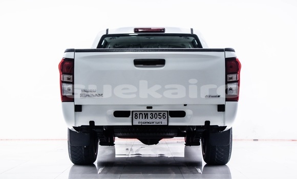 Buy Used Isuzu D-max Hi-Lander 4 dr White Car in Bangkok in Bangkok Buy Used Isuzu D-max Hi-Lander 4 dr White Car in Bangkok in Bangkok