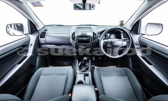 Buy Used Isuzu D-max Hi-Lander 4 dr White Car in Bangkok in Bangkok Buy Used Isuzu D-max Hi-Lander 4 dr White Car in Bangkok in Bangkok