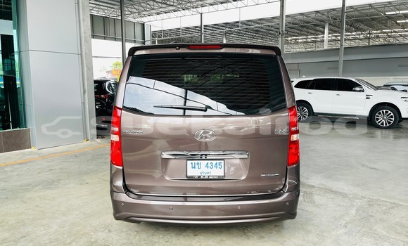 Buy Used Hyundai H1 Brown Car in Bangkok in Bangkok Buy Used Hyundai H1 Brown Car in Bangkok in Bangkok