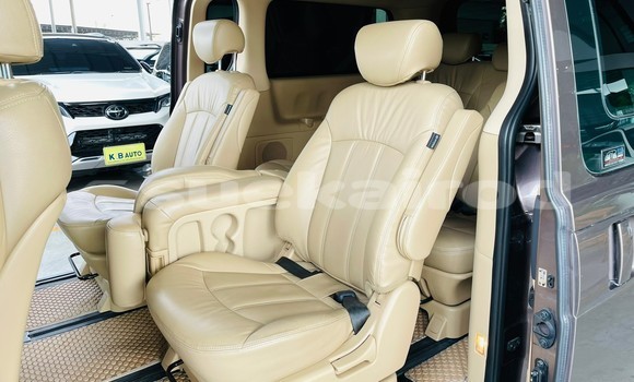 Buy Used Hyundai H1 Brown Car in Bangkok in Bangkok Buy Used Hyundai H1 Brown Car in Bangkok in Bangkok