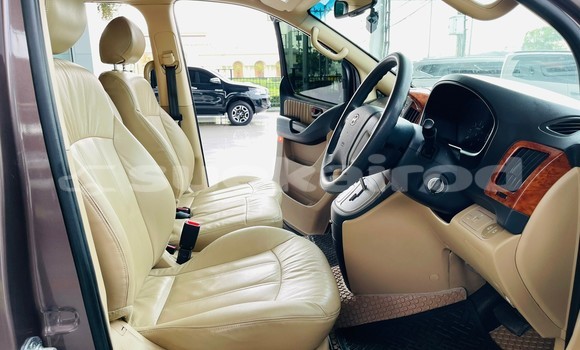 Buy Used Hyundai H1 Brown Car in Bangkok in Bangkok Buy Used Hyundai H1 Brown Car in Bangkok in Bangkok