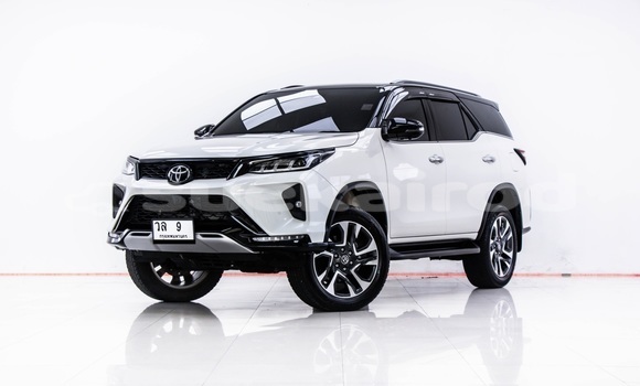 Buy Used Toyota Fortuner White Car in Bangkok in Bangkok