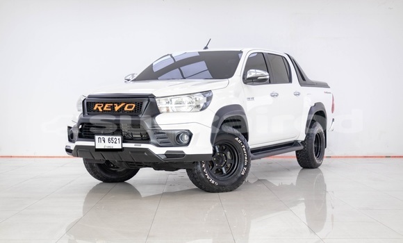 Buy Used Toyota Hiluxe Revo White Car in Bangkok in Bangkok Buy Used Toyota Hiluxe Revo White Car in Bangkok in Bangkok