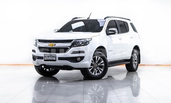 Buy Used Chevrolet TrailBlazer White Car in Bangkok in Bangkok