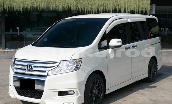 Buy Used Honda Stepwgn White Car in Bangkok in Bangkok