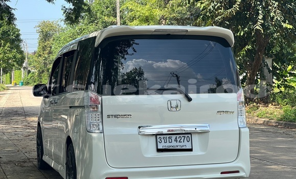Buy Used Honda Stepwgn White Car in Bangkok in Bangkok Buy Used Honda Stepwgn White Car in Bangkok in Bangkok