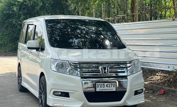 Buy Used Honda Stepwgn White Car in Bangkok in Bangkok Buy Used Honda Stepwgn White Car in Bangkok in Bangkok
