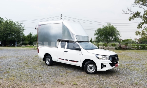 ซื้อ รถมือสอง Toyota Hiluxe Revo ขาว รถยนต์ ใน %{เมือง} ใน กรุงเทพมหานคร