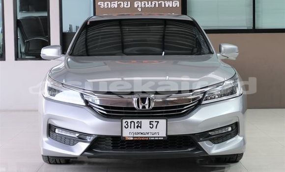 ซื้อ รถมือสอง Honda Accord เงิน รถยนต์ ใน %{เมือง} ใน กรุงเทพมหานคร