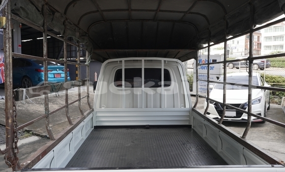 Buy Used Hyundai H200 White Car in Bangkok in Bangkok Buy Used Hyundai H200 White Car in Bangkok in Bangkok