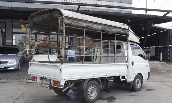 Buy Used Hyundai H200 White Car in Bangkok in Bangkok Buy Used Hyundai H200 White Car in Bangkok in Bangkok