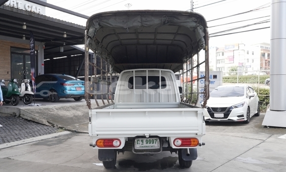 Buy Used Hyundai H200 White Car in Bangkok in Bangkok Buy Used Hyundai H200 White Car in Bangkok in Bangkok