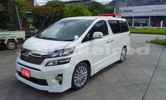 Buy Used Toyota Alphard White Car in Bangkok in Bangkok