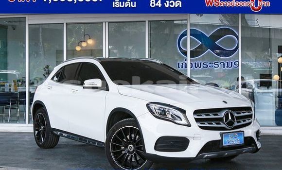 Buy Used Mercedes-Benz GLA-klasse White Car in Bangkok in Bangkok