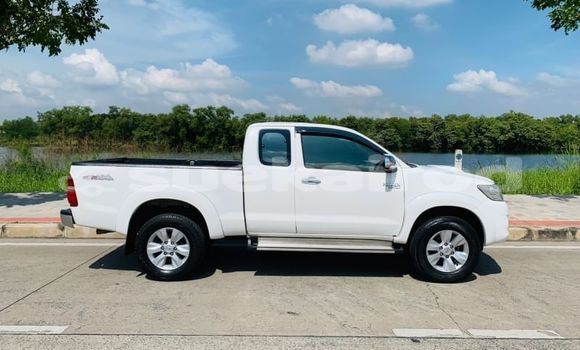 Buy Used Toyota Hiluxe VIGO White Car in Bangkok in Bangkok Buy Used Toyota Hiluxe VIGO White Car in Bangkok in Bangkok