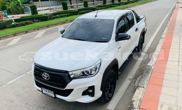 Buy Used Toyota Hiluxe Revo White Car in Bangkok in Bangkok Buy Used Toyota Hiluxe Revo White Car in Bangkok in Bangkok