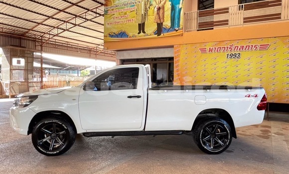 Buy Used Toyota Hiluxe Revo White Car in Bangkok in Bangkok Buy Used Toyota Hiluxe Revo White Car in Bangkok in Bangkok