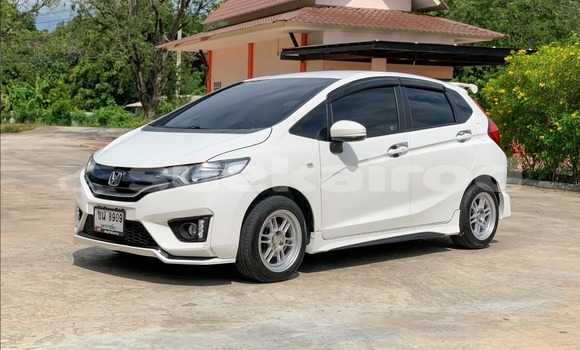 Buy Used Honda Jazz White Car in Bangkok in Bangkok