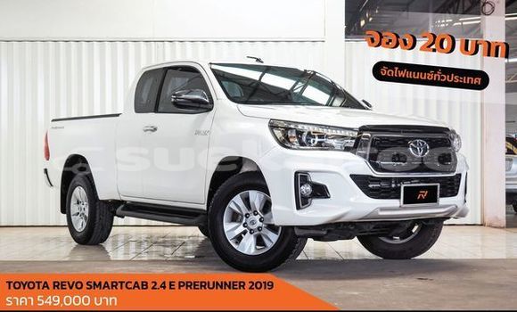 Buy Used Toyota Hiluxe Revo White Car in Bangkok in Bangkok