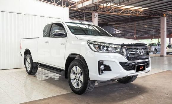 Buy Used Toyota Hiluxe Revo White Car in Bangkok in Bangkok Buy Used Toyota Hiluxe Revo White Car in Bangkok in Bangkok