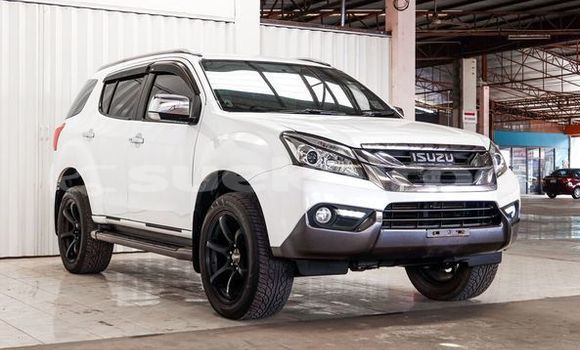 ซื้อ รถมือสอง Isuzu MU-X ขาว รถยนต์ ใน %{เมือง} ใน กรุงเทพมหานคร