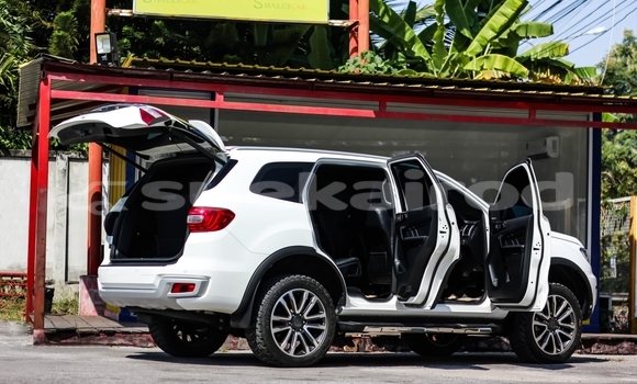 Buy Used Ford Everest White Car in Bangkok in Bangkok Buy Used Ford Everest White Car in Bangkok in Bangkok