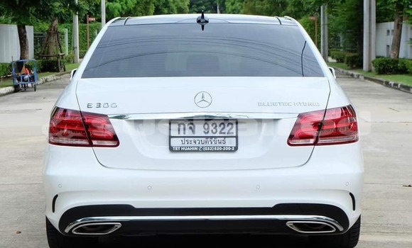 ซื้อ รถมือสอง Mercedes-Benz E-Classe ขาว รถยนต์ ใน %{เมือง} ใน กรุงเทพมหานคร ซื้อ รถมือสอง Mercedes-Benz E-Classe ขาว รถยนต์ ใน %{เมือง} ใน กรุงเทพมหานคร